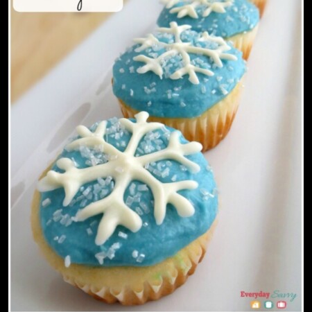cropped-snowflakecupcakes.jpg